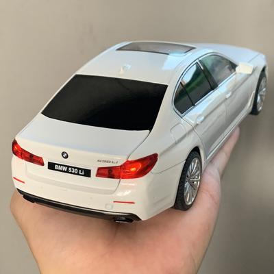 1:24 BMW 530LI Седан Литые Автомодели и Игрушечные Транспортные Средства Модель Автомобиля Миниатюрная Масштабная Модель Автомобиля Игрушка Для Детей Подарок на День Рождения