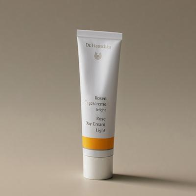 Доктор. Дневной крем Hauschka Rose Light 30 мл