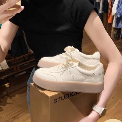 Одинаковые туфли из натуральной кожи белого цвета для женщин 2024 Осень Новая коллекция Классический круглый носок Толстая подошва Корейский стиль На шнуровке Немецкие тренировочные туфли
