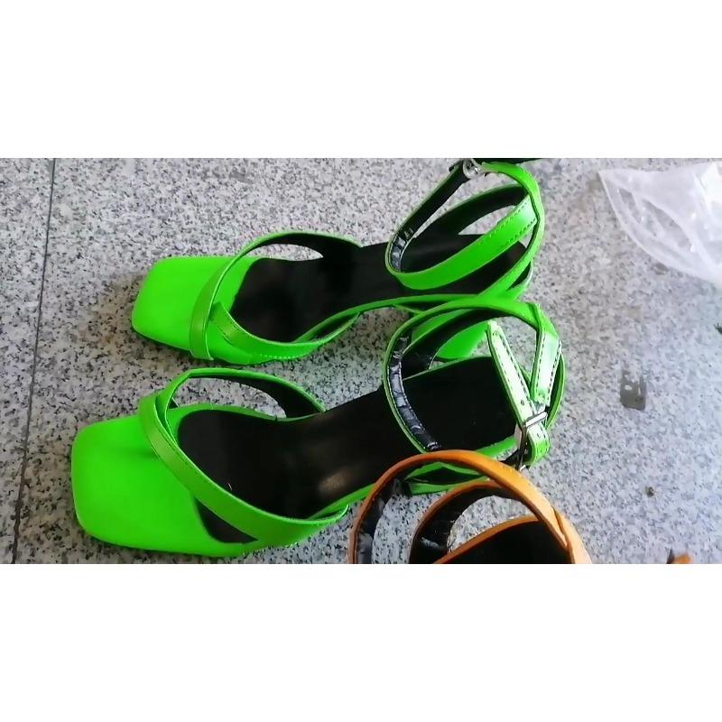 Женская обувь. Новые сандалии на каблуке. Сандалии с квадратным носком.