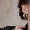 Серебристые Серьги-Гвоздики из Скрученного Металла Формы «С» - Модные и Уникальные Аксессуары для Ушей Женщин