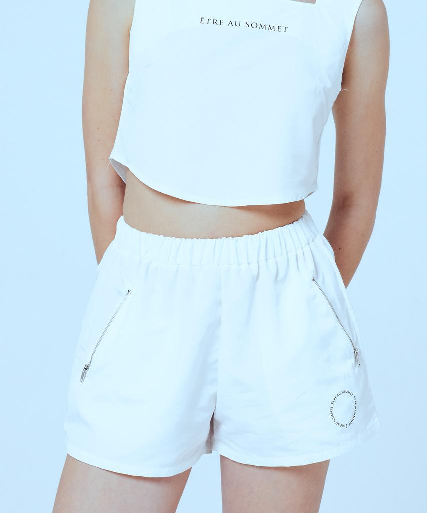 ETRE AU SOMMET Circle Logo Shorts (White)