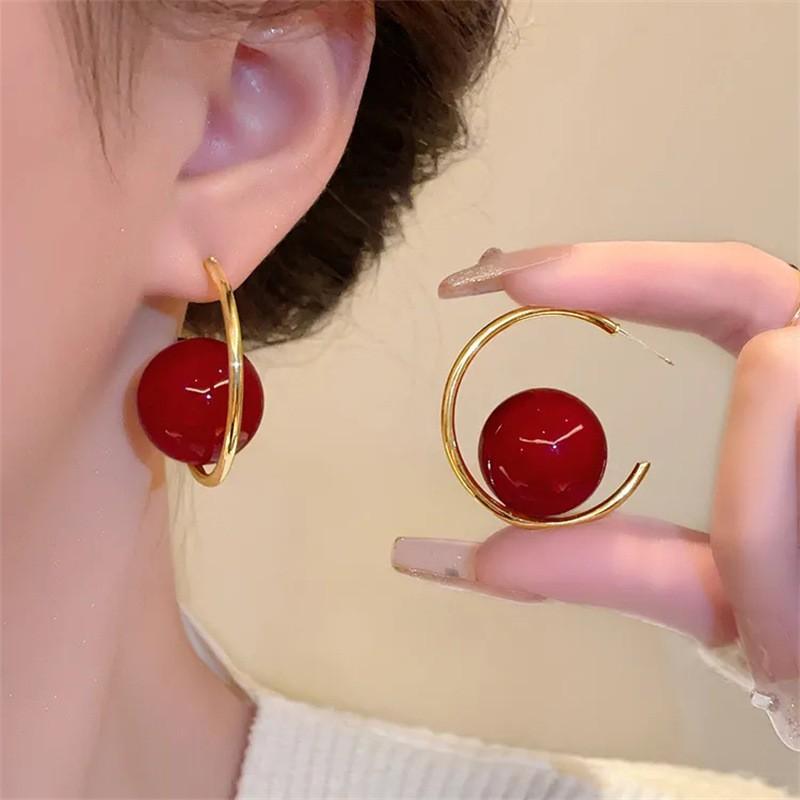 1 пара серег-пуссет с имитацией крупных жемчужин для женщин, нишевый дизайн, продвинутый стиль, новые серьги в иностранном стиле.