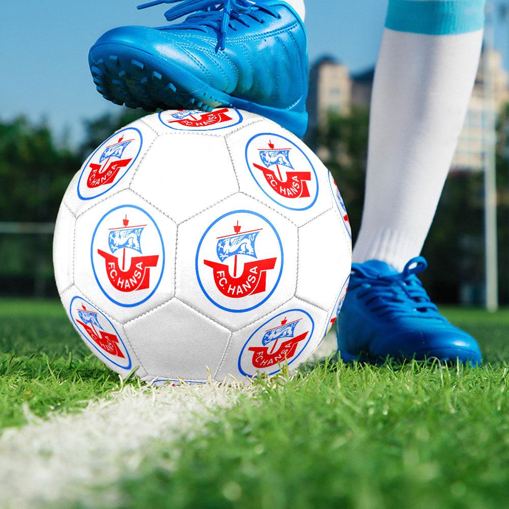 Футбольный мяч FC Hansa Rostock, размер 5, машинная сшивка, ПВХ, прочный и с высоким отскоком, подходит для всех возрастов, фанатская атрибутика, для матчей и использования на открытом воздухе.