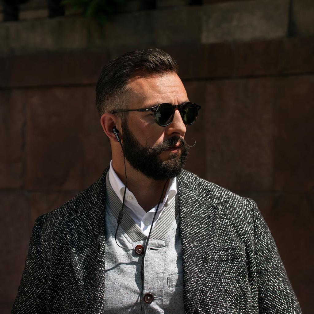 Urbanista San Francisco USB C Wired with USB Type C and Voice Assistant Black Earphones, Tangle-Free, Mic, Headphones, Button, Control,