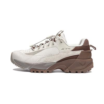 Li Ning CF Su Series Outdoor Pro Cow Split Leather Fashion Universal Водонепроницаемая повседневная обувь с низким верхом для повседневной носки Женские кроссовки Серо-коричневые AGLU152-1