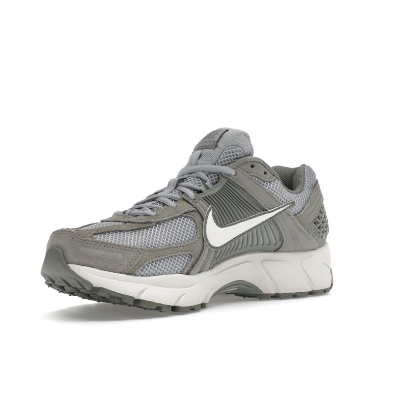 Nike Кроссовки Air Zoom Vomero 5 Dark Stucco Unisex, зеленые, светло-дымчато-серые, Phantom HF1553-002