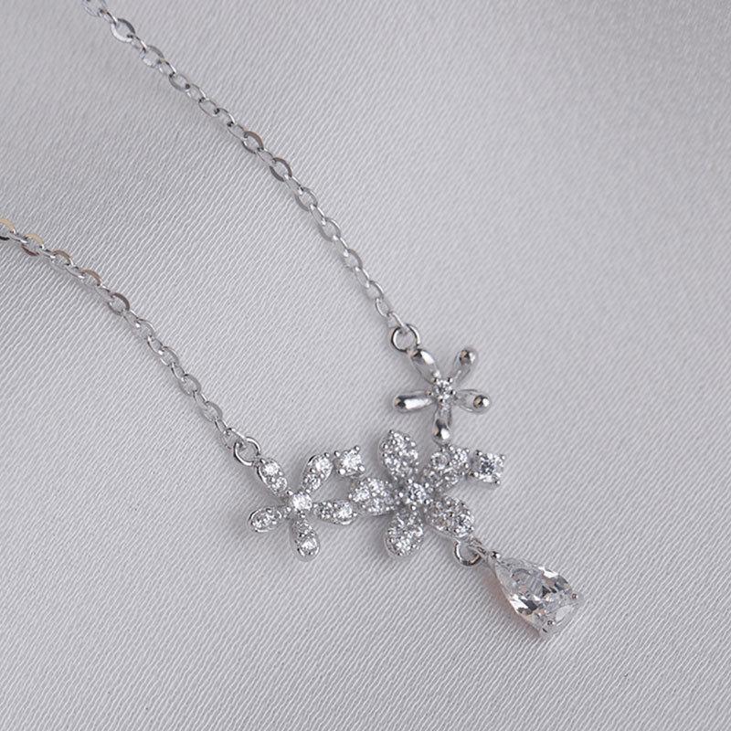 Romantic Flower Water Drop Inlaid Necklace for Women In Summer Light Luxury Niche Exquisite Girlfriend