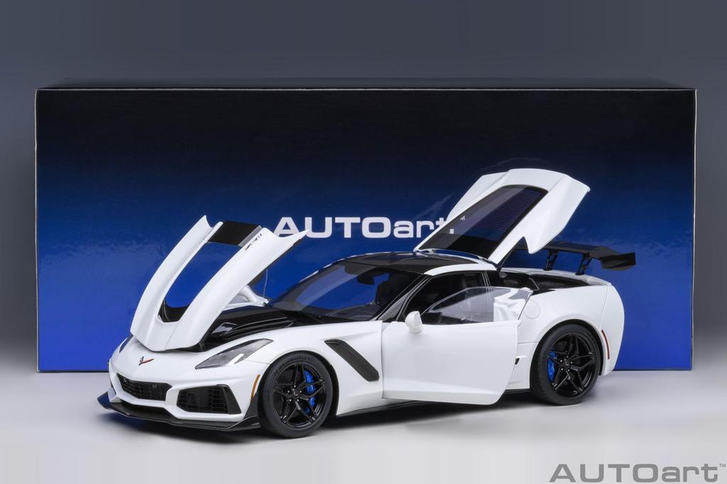 AUTOart Chevrolet Corvette ZR1 Белый Готовый продукт 1/18 (С7)