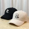 Шапка Женская Большой Окружности Головы Осень и Зима Буква R Шерсть Ягненка Теплая Бейсболка Кепка с Козырьком Для Отдыха на Открытом Воздухе Универсальная