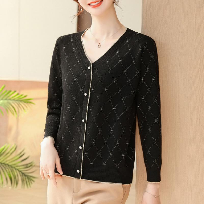 New Middle-aged and Elderly Women's Loose Large Size Spring and Autumn Thin Sweater Mother Autumn Fashion Knitted Sweater Base