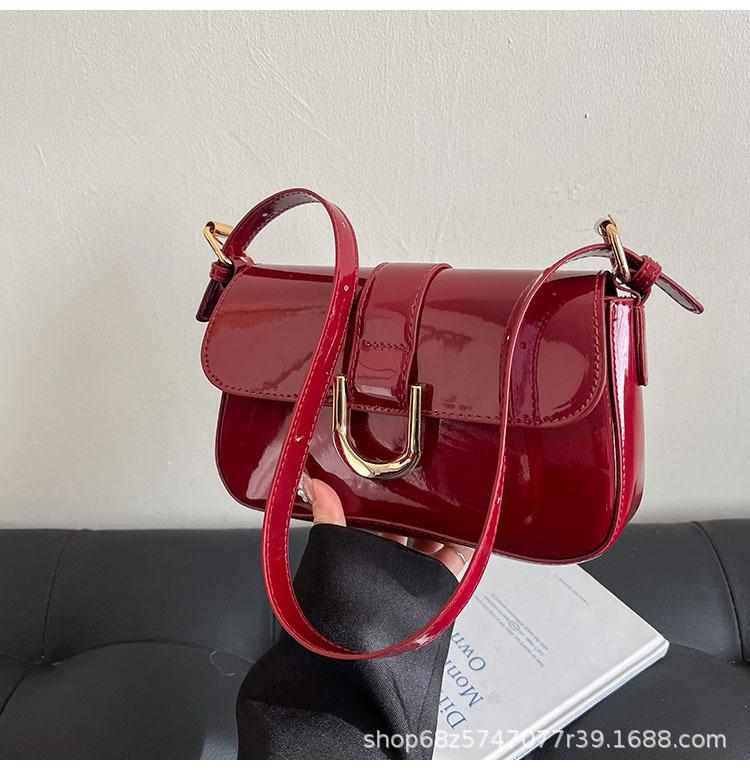 Underarm bag women's autumn and winter retro 2025 new versatile shoulder messenger bag high-end fashion work small square bag