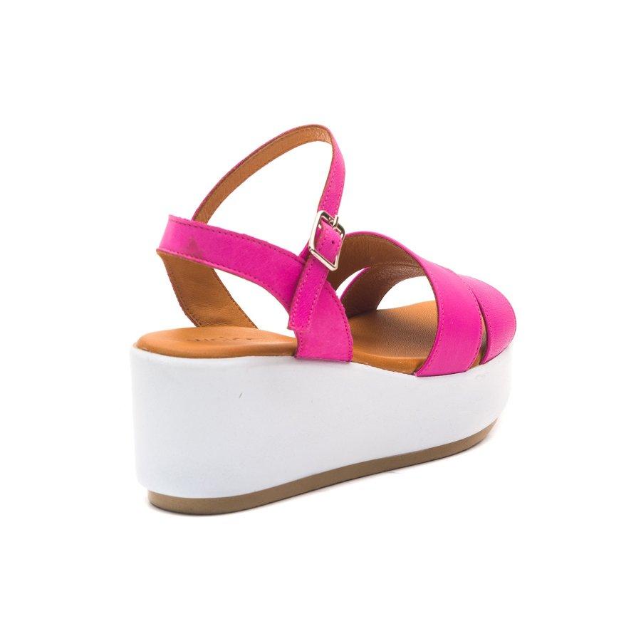 Женские комфортные босоножки на танкетке из натуральной кожи