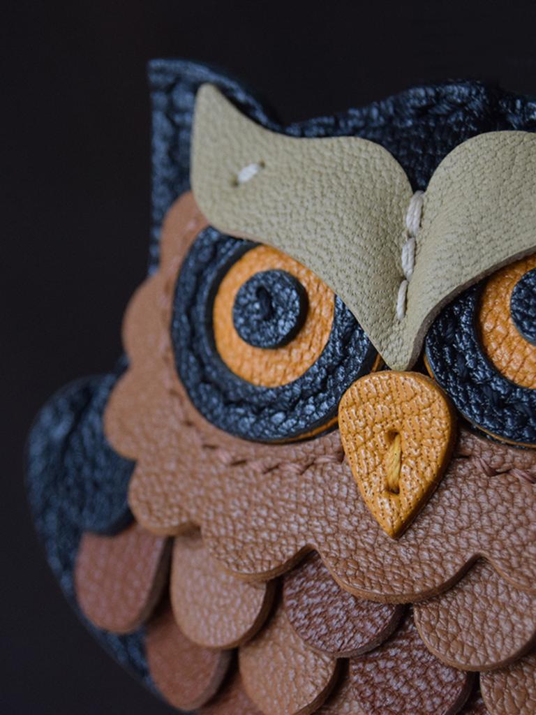 Подвеска для ключей от машины из кожи совы, изготовленная вручную, персонализированная, высококачественная, текстура, нишевый черный брелок