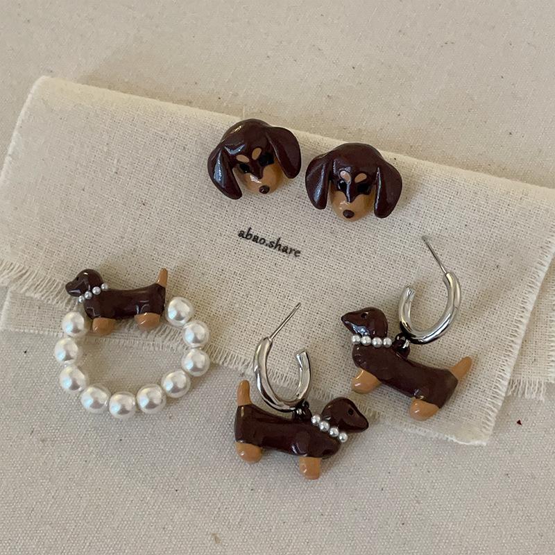 Милые милые серьги-гвоздики в виде таксы для женщин, нишевый дизайн, чувство уникальной индивидуальности, изысканные элегантные универсальные серьги