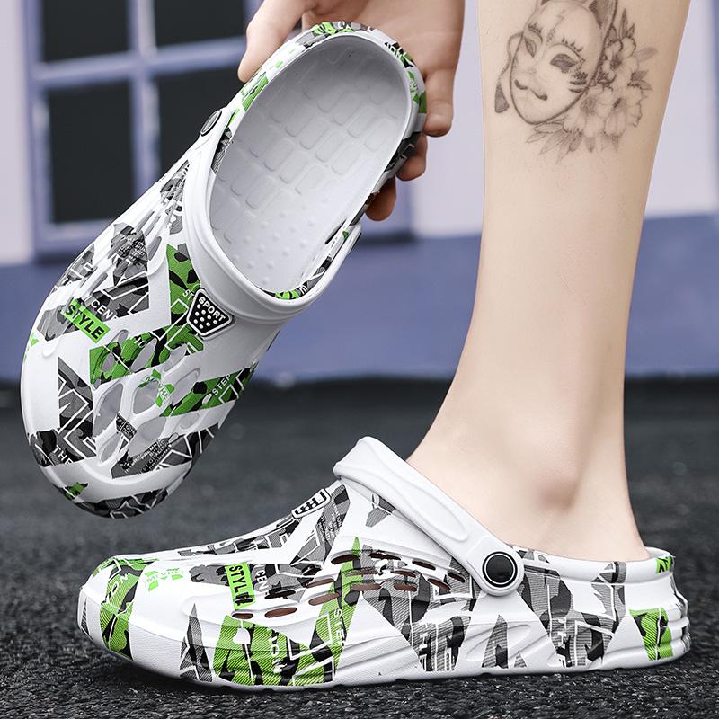 2024 Лето Новые мужские уличные сандалии Садовые сабо Мужская повседневная обувь Модные роскошные тапочки Комфортные домашние мягкие тапочки 39-49