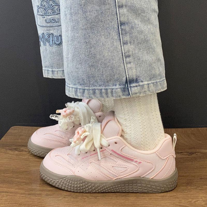 Повседневные дышащие спортивные туфли на толстой подошве женские новые весенние нишевые оригинальные с клубничным бантом немецкие тренировочные туфли