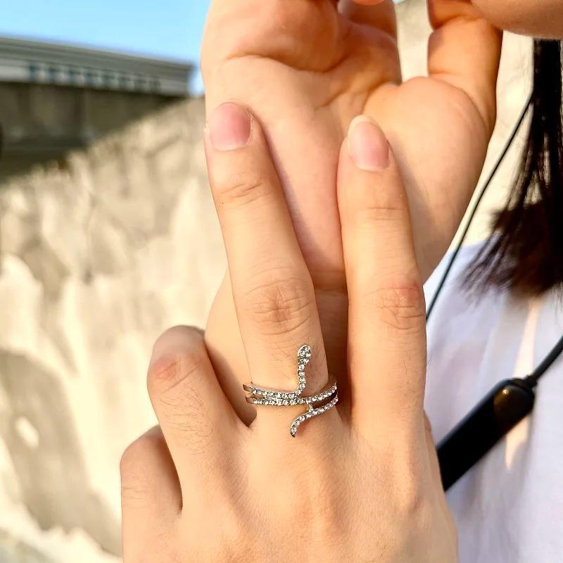 Women Fashion Animal Snake Women Ring Silver Color Bling Bling CZ Stone Exquisite Glitter Zircon Snake Rings Gifts for Women