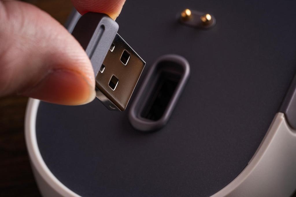 8BitDo Retro R8 Mouse with Charging PAW 3395 Optical Sensor 4K Polling Rate Wireless Programmable and Kailh Sword GM X Micro Switches N Edition Dock,