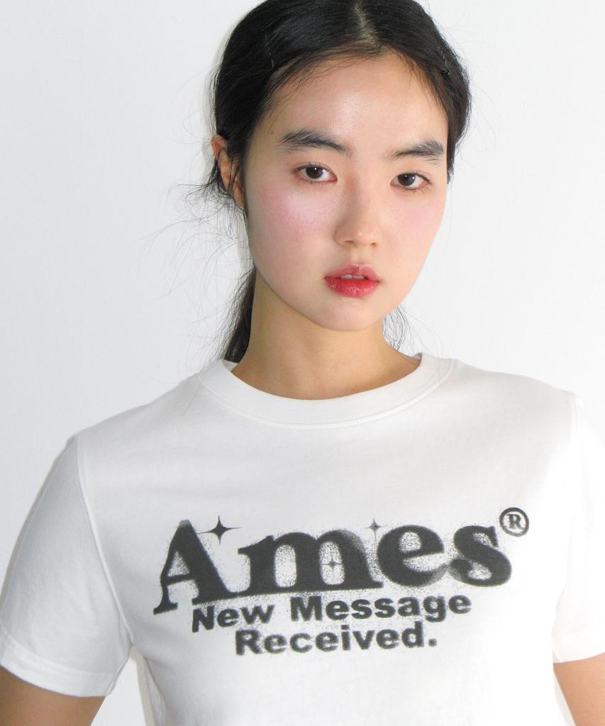 AMES-WORLDWIDE Белая укороченная футболка с круглым подолом