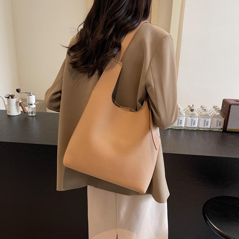 New Simple Shoulder Bucket Bag Daily Commute Retro Texture Tote Fashion Tote Bag