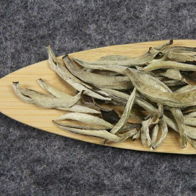 Белый чай Байхао с серебряной иглой особого сорта Чай Бай Хао Инь Чжэнь