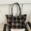 2025 Winter New Personalized Plaid Casual Shoulder Bag Fashion Niche Design Retro Underarm Tote Bag