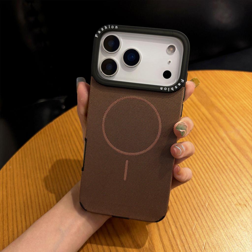 Кросс-бордерный чехол для iPhone 17 Pro Max с магнитной фиксацией и ударопрочной технологичной тканью