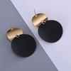 Женские модные асимметричные матовые серьги-гвоздики с дисками, вечерние украшения, подарок на день рождения
