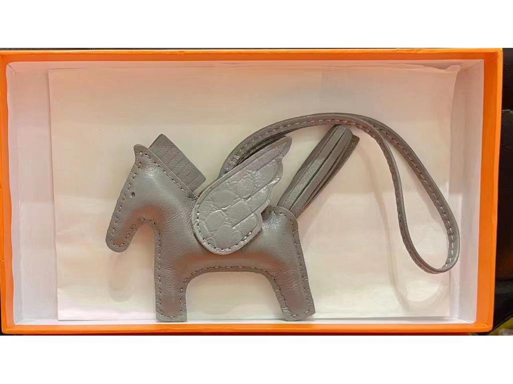 Подвеска для сумки-лошадки из натуральной кожи с отделкой из овчины и крокодила, сшитой вручную