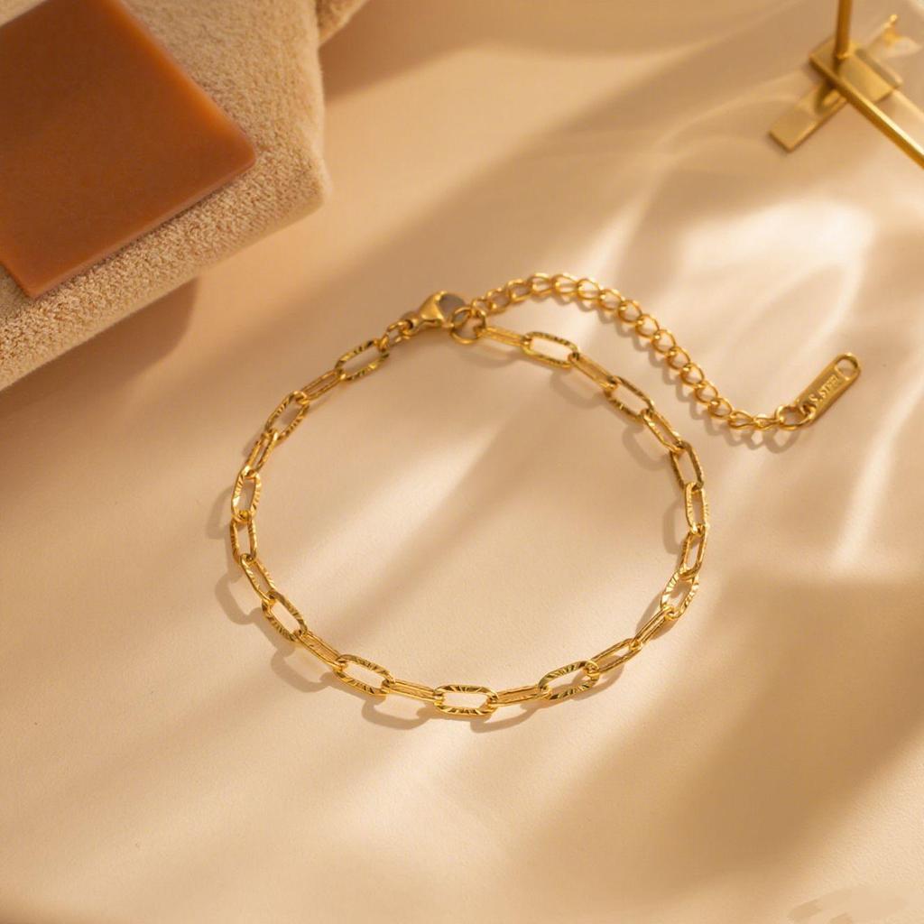 Elegant 18K Gold Titanium Steel Bracelets: European & American Fashion, Non-fading, Women's Versatile Personality Hand Jewelry