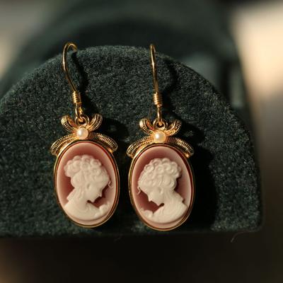 Фабричные продажи Серебряная инкрустация Camio Relief Beauty Bow Eardrops