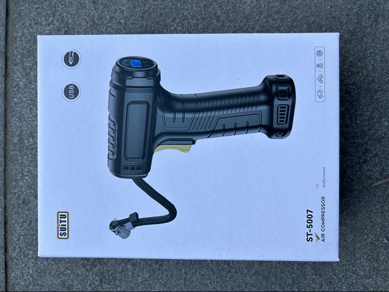 Портативный автомобильный воздушный насос с беспроводной зарядкой, интеллектуальным цифровым дисплеем и портативным дизайном — идеально подходит для домашнего использования и использования в дороге.