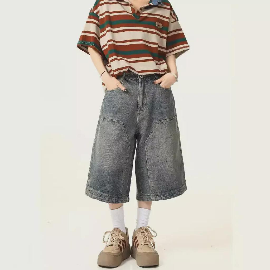 Унисекс-шорты из американского ретро-денима с эффектом потертости — летний уличный стиль, широкие штанины, потертости, повседневный тренд.