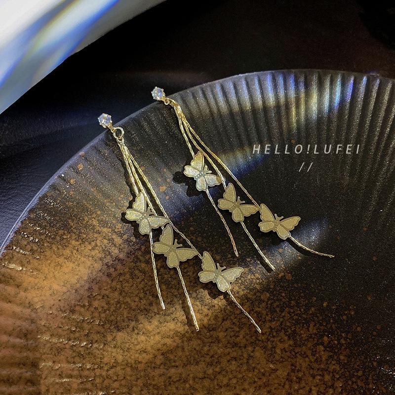 Увеличенные круглые серьги: Уникальный европейский и американский металл, блестящая мода высокого класса для женщин.