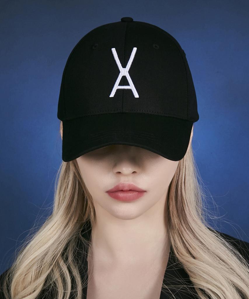 Кепка BajaL Va с большим логотипом и oversized пряжкой Черная