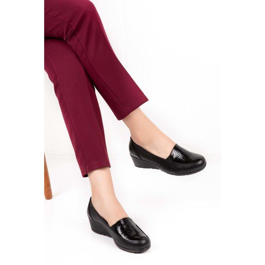 Женские повседневные туфли на танкетке из натуральной кожи на каблуке