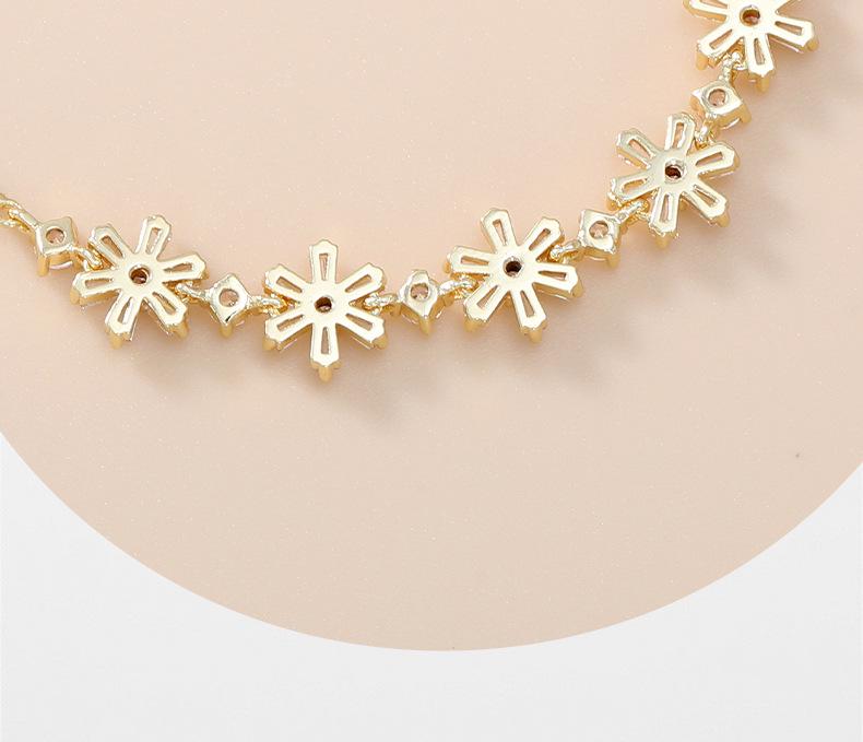 Браслет-пуловер «Снежинка из циркония»: Элегантный женский нишевый дизайн