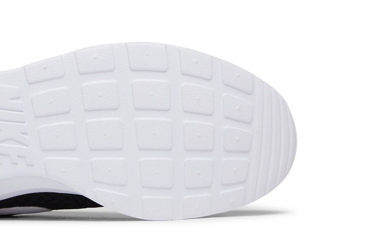 Мужские кроссовки Nike Tanjun Черный Белый Едва заметный Вольт Черный/Едва заметный Вольт/Черный/Белый