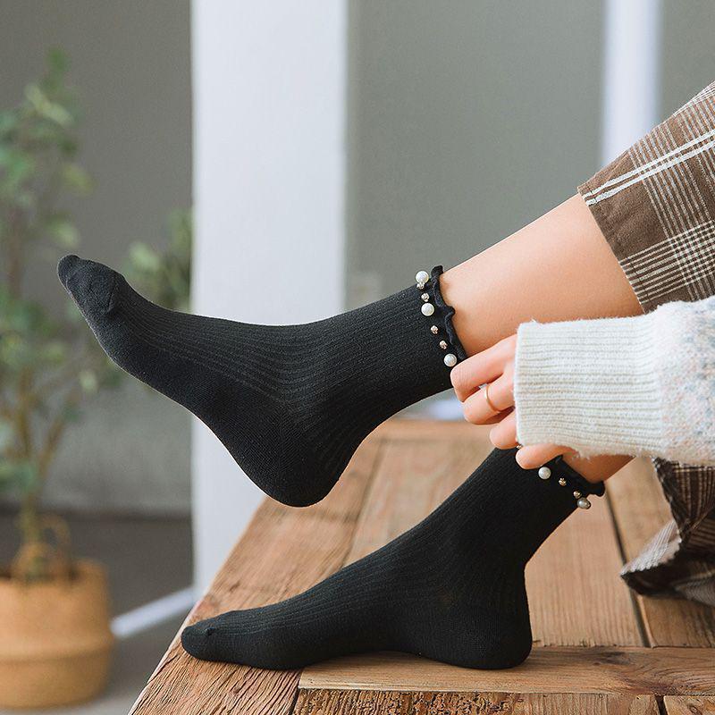 Детские хлопковые кружевные носки черного цвета с оборками по краю, длиной до середины икры, с жемчугом