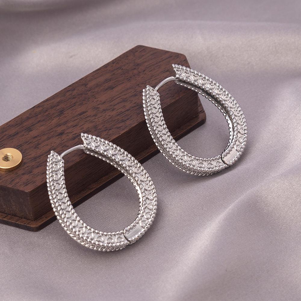 Серьги-иглы из серебра 925 пробы: Легкая роскошь, высококлассные пусеты и универсальный нишевый дизайн в виде колец для работы и стиля