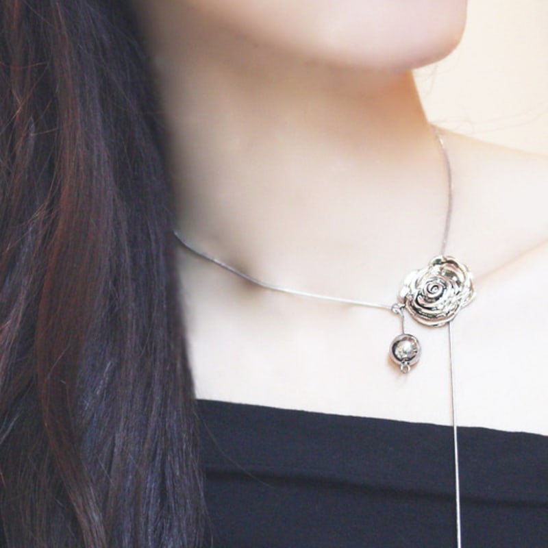 glammuse Rose long necklace