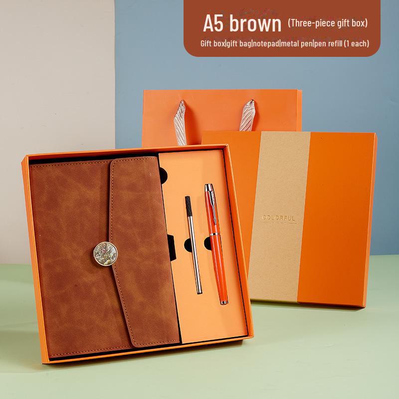 Подарочный набор из трехслойного блокнота формата А5 с индивидуальной гравировкой