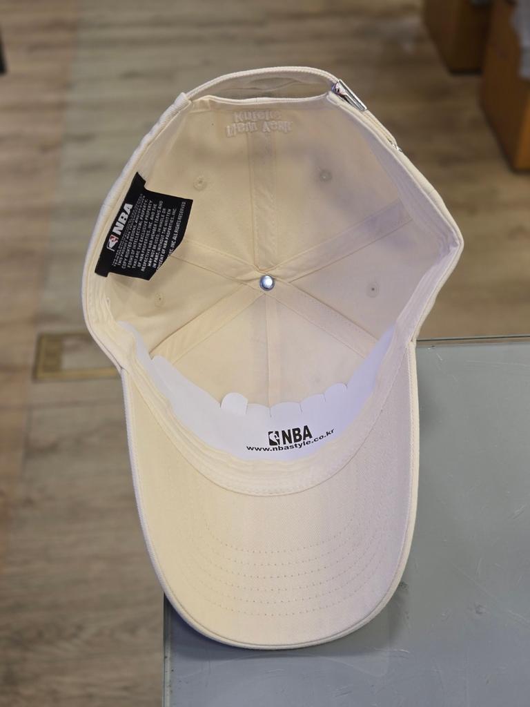 NBA Unisex NYK Gaddic Metal Embroidered Hard Ball Cap N255AP471P (45)