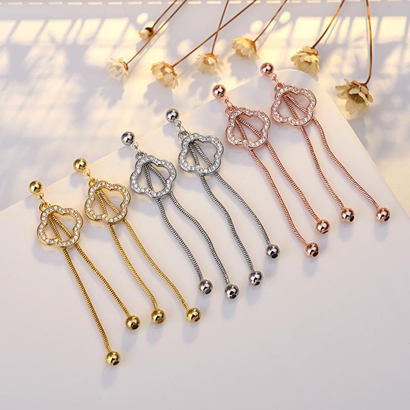 BELLA BOX Серьги S925 из серебряной иглы 'Маленький аромат', клевер-четырехлистник, новый нишевый аксессуар 2025 года, легкая роскошь, серьги-кольца для женщин