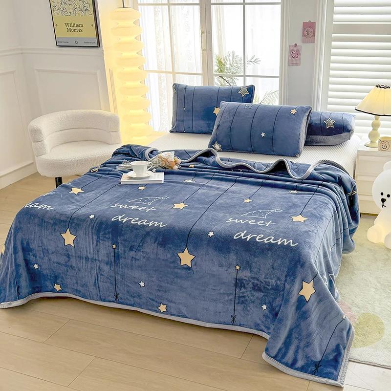 Romantic Love Hearts Pattern Throw Blanket Super Soft Cozy Warm Flannel Blanket for Couple Decorative Home Bed Sofa Couch Chair