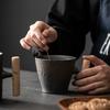 Ретро Винтажная Керамическая Ручная Кофейная Кружка в Японском Стиле с Деревянной Ручкой Стакан Гладкий Ржавый Цвет Чашка для Чая Молока Пива Домашняя Посуда для Напитков