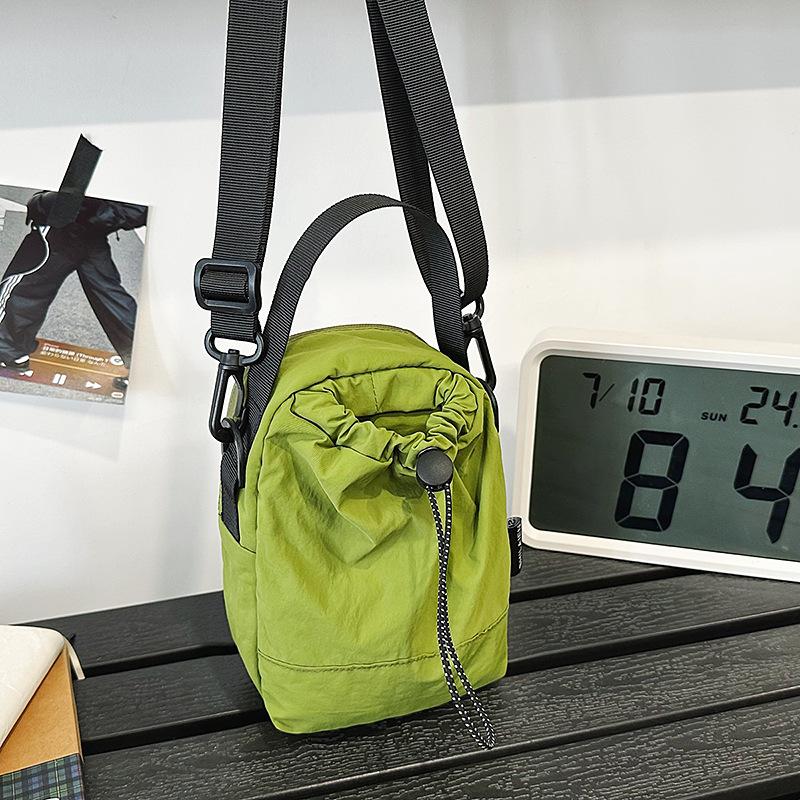 Small satchel women's niche design 2025 spring casual foreign style fashion messenger bag boys casual shoulder bag women