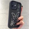 Серебряный Чехол для iPhone 15/16/17 с Дизайном Бабочка-Крест, Алмазами, Лестницей из Песка и Черной Канавкой