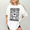 Женская летняя футболка с принтом цветов и надписью 'Privilege' - Модный топ с коротким рукавом